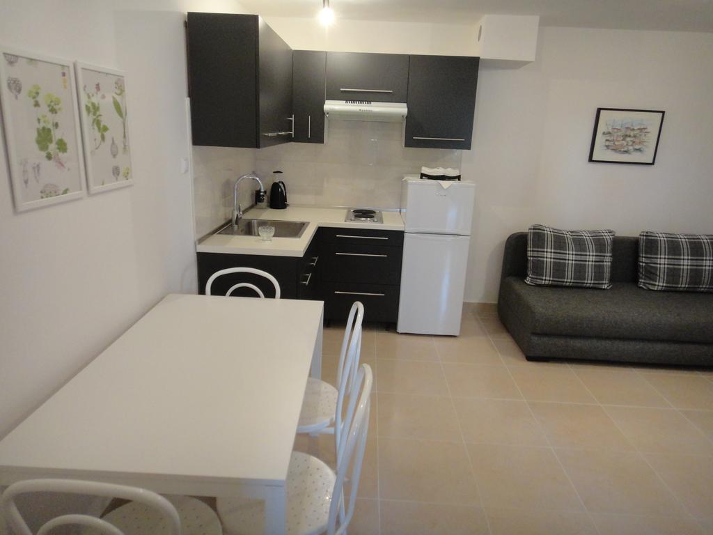Schreng Apartments Malinska Extérieur photo